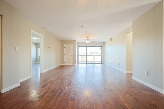 Building Photo - 3920 Mystic Valley Pky Unit 101