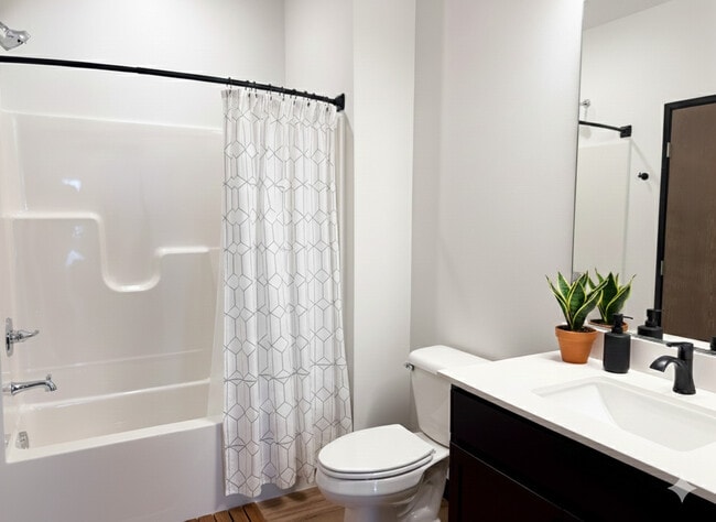 Large 2nd Bathroom