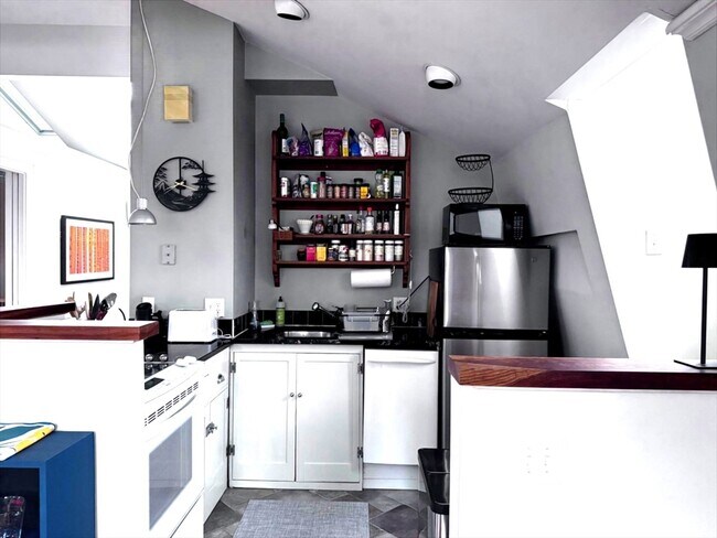 Photo - 19 Chester St Unit #3