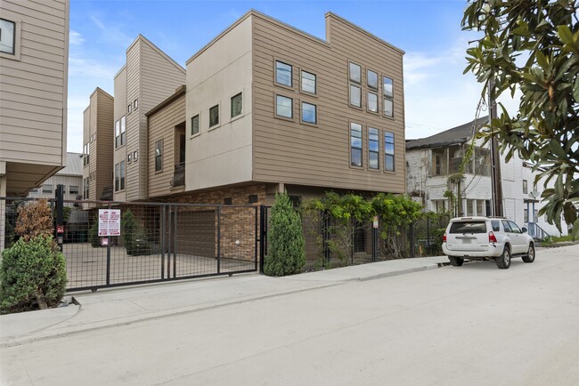 Photo - 1420 Wilson St