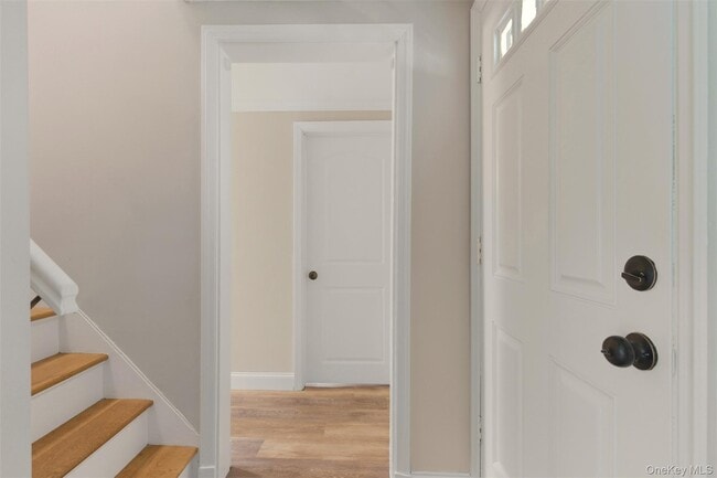 Photo - 327 W Neck Rd