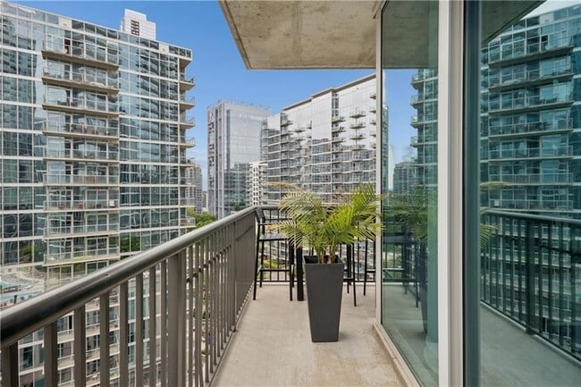 Building Photo - 1080 Peachtree St NE Unit 1411