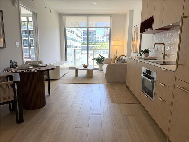 Photo - 90 NE 32nd St Unidad 803