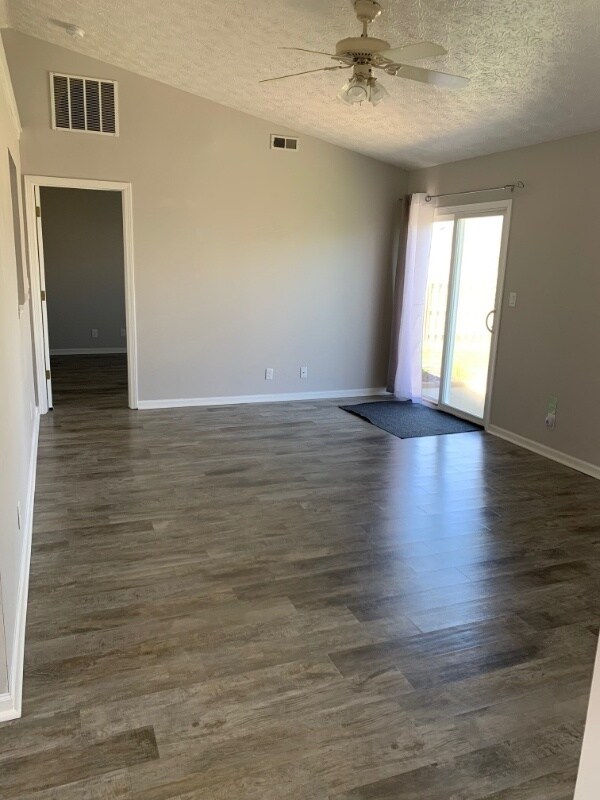 Photo - 2318 Temple Ct E