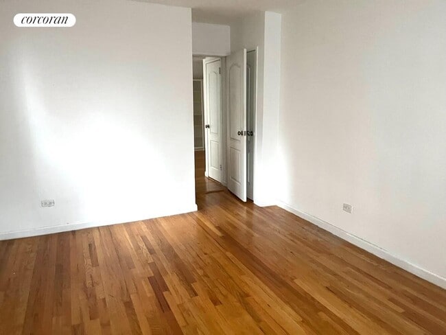 Photo - 200 E 28th St