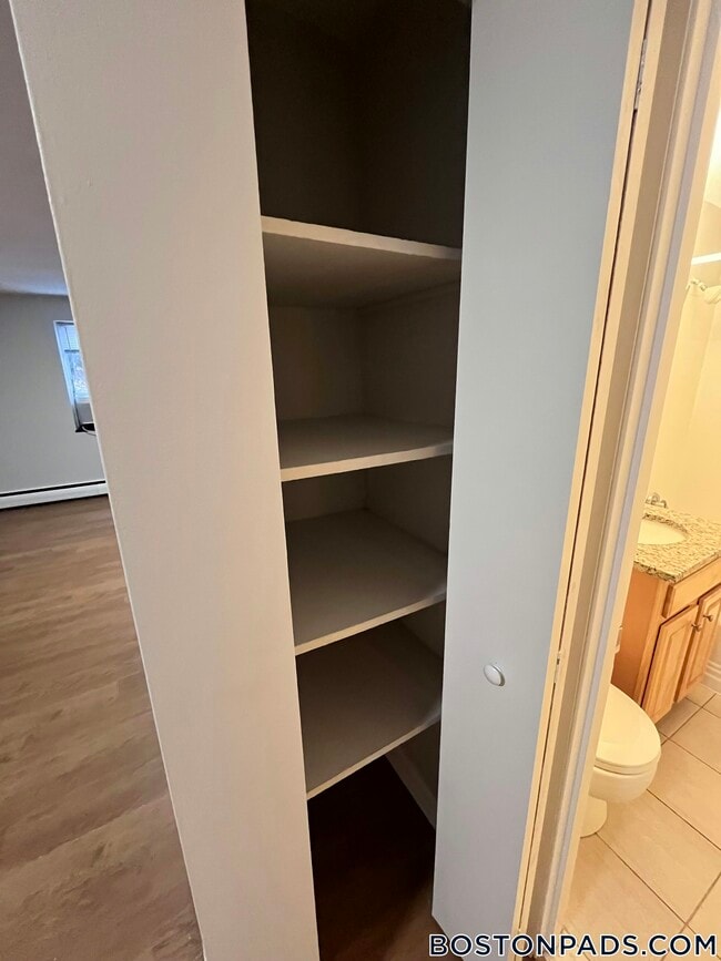 Photo - 230 Babcock St Unidad 3F