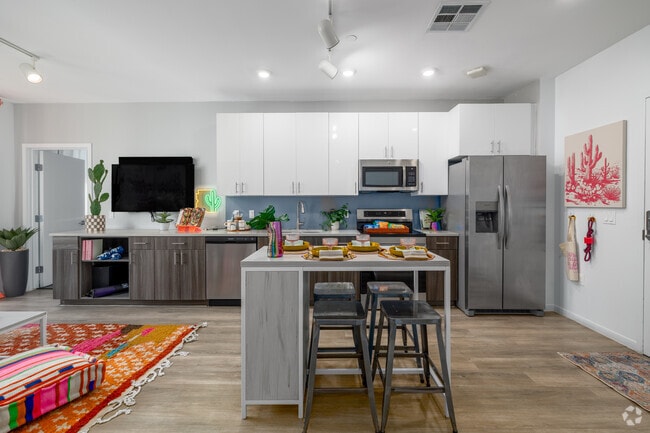 3BR, 2BA - 1,016SF - Kitchen - Urbane