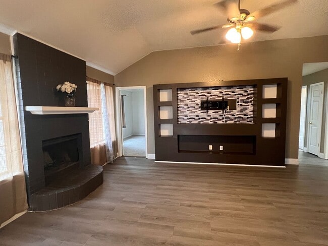 Photo - Open Floor Plan!