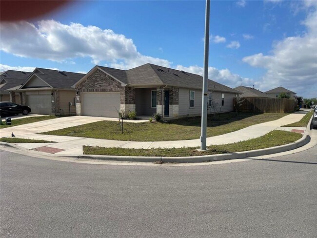 Photo - Ranch-style house available in Elgin