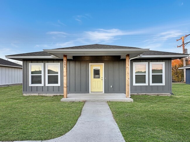 Building Photo - Modern Comfort in a Spacious 2-Bedroom Hom... Rental