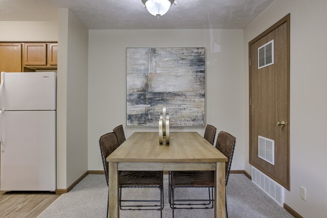 Dining Area - The Pointe