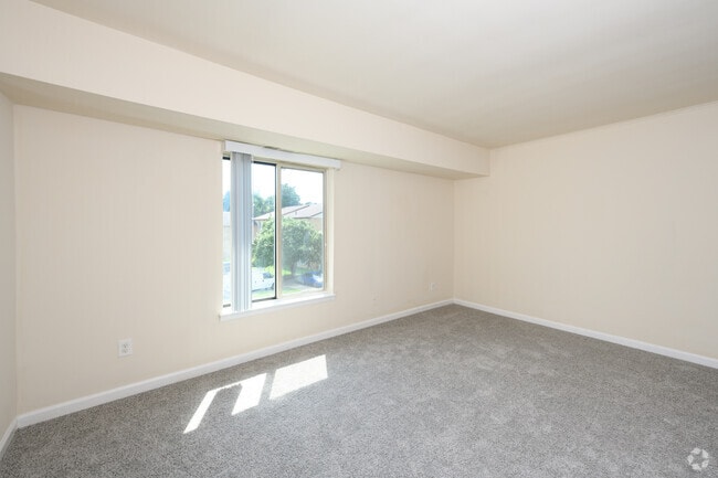 1BR, 1BA - 700SF - Bedroom - Linden Park Apartments