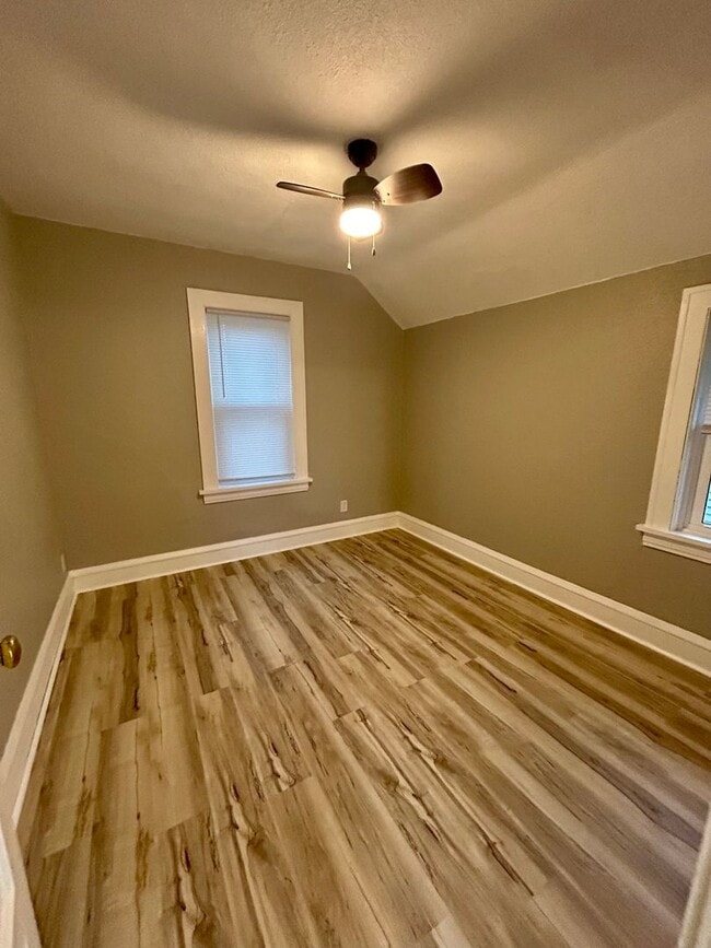 Photo - 906 North 6th Ave E Unit #2 (Upper)