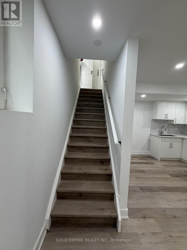 Photo - 1612 Capri Cres