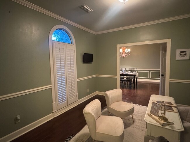 416 Towne Lake Dr
