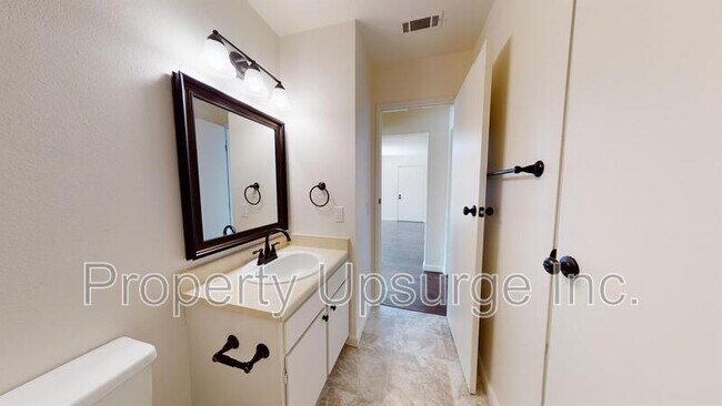 Photo - 1674 Bramble Pl