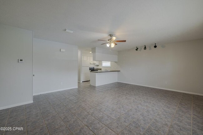7813 N Lagoon Dr