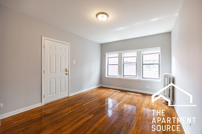 Photo - 5748 N Winthrop Ave Unit 302