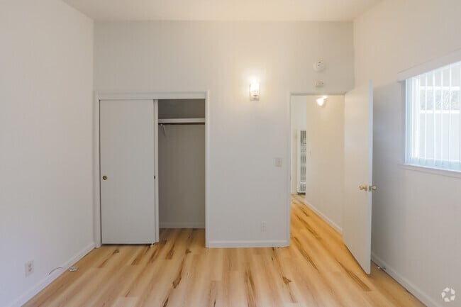 1BR, 1BA - 624SF Remodeled - Bedroom