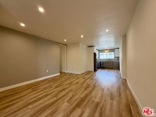 Building Photo - 6350 Willoughby Ave Unit 9 Rental