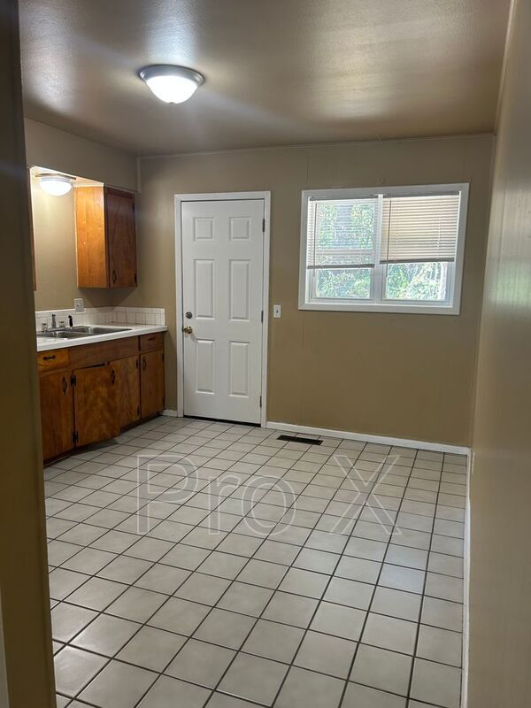 8825 Country Club Dr