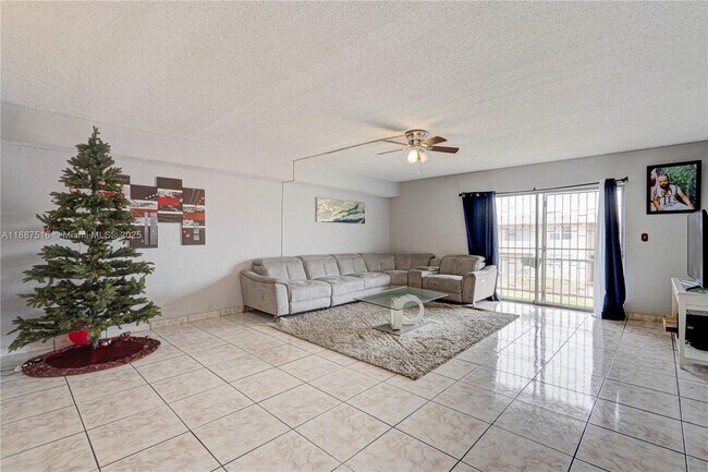 Photo - 301 NW 177th St Unidad 214