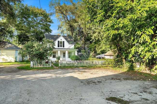 Photo - Remodeled 3BR + Flex Room | Steps from Leo...