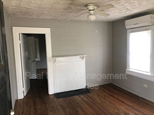 Photo - 104 Grady St