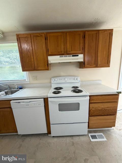 Photo - 1562 Lakeview Dr