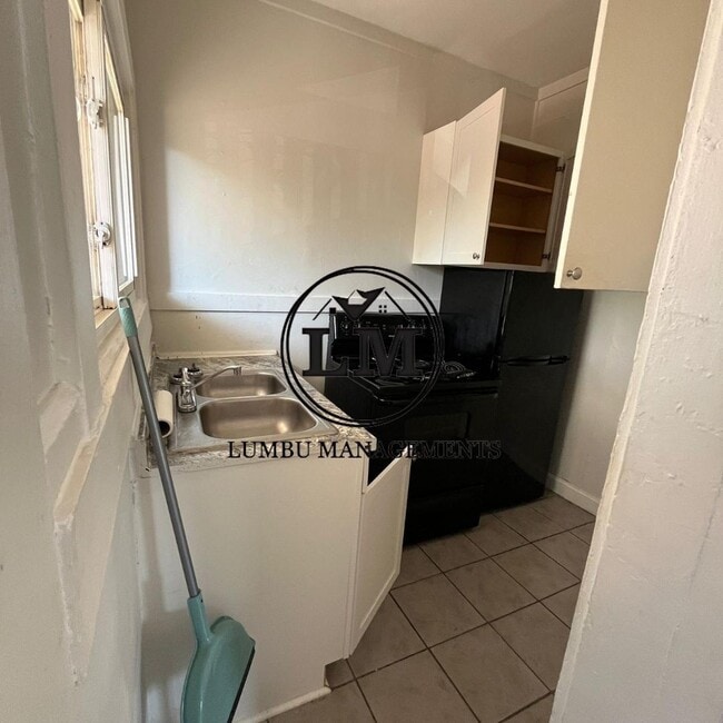 Building Photo - 119 N Fisher St Rental