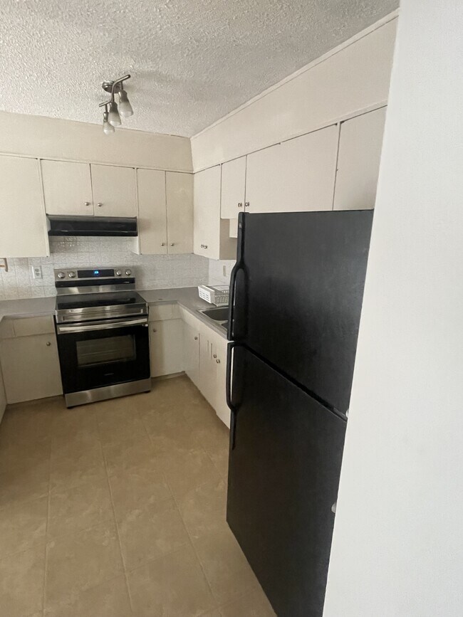 Photo - 3518-3578 78 St NW