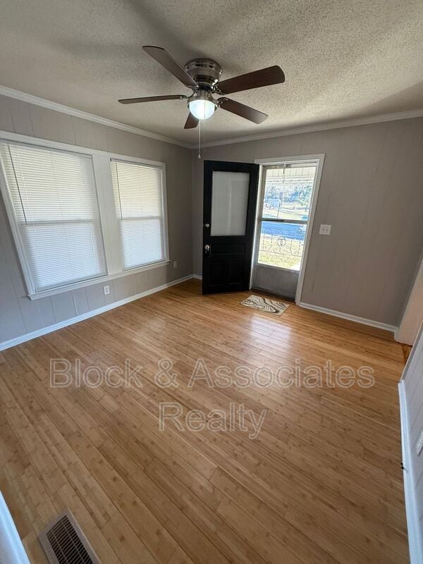 Photo - 524 W Wainman Ave