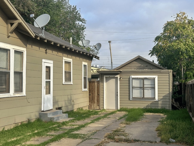 Building Photo - 1912 20th St Unit B