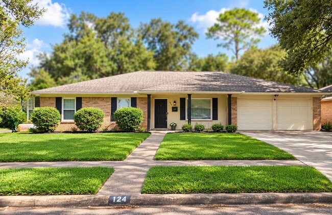 124 Dogwood St