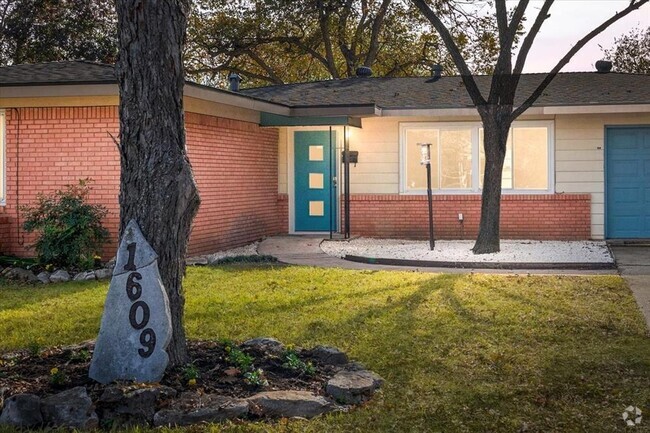 Building Photo - 1609 Chatham Ave Rental