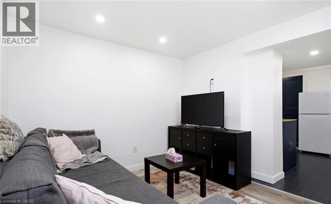 Photo - 542 Walmer Rd
