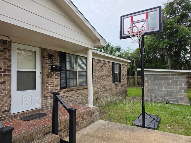 Building Photo - 1011 Martin Luther King JR Dr Unit B