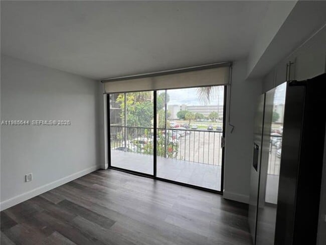 Photo - 8635 NW 8th St Unidad 8635 NW 8th St # 211