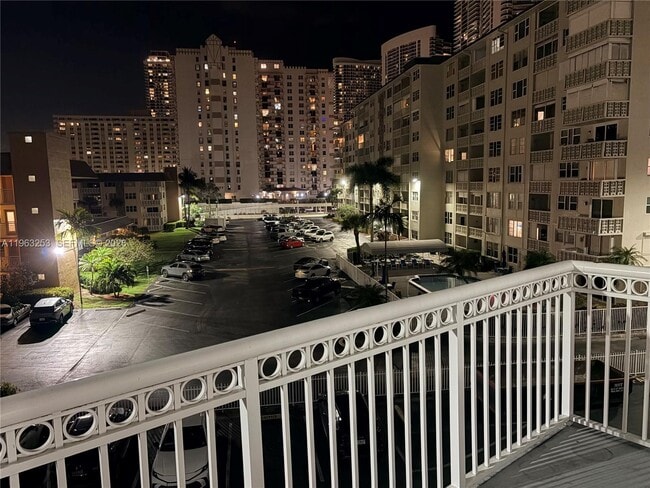 Photo - 1913 S Ocean Dr Unidad 410