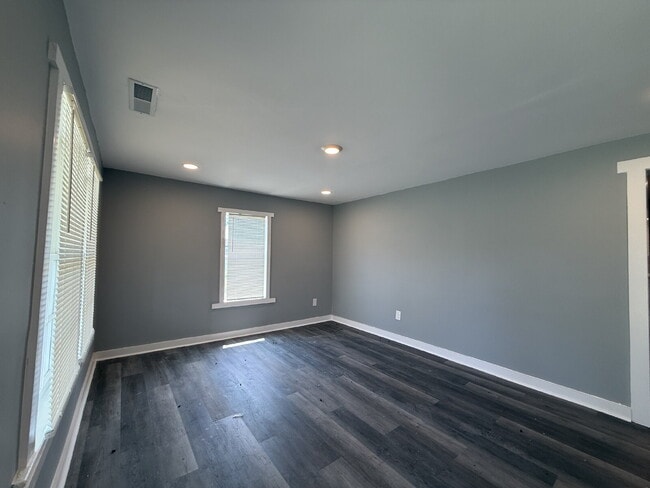 Photo - 2 bedroom Cozy Living with Modern Comforts!"