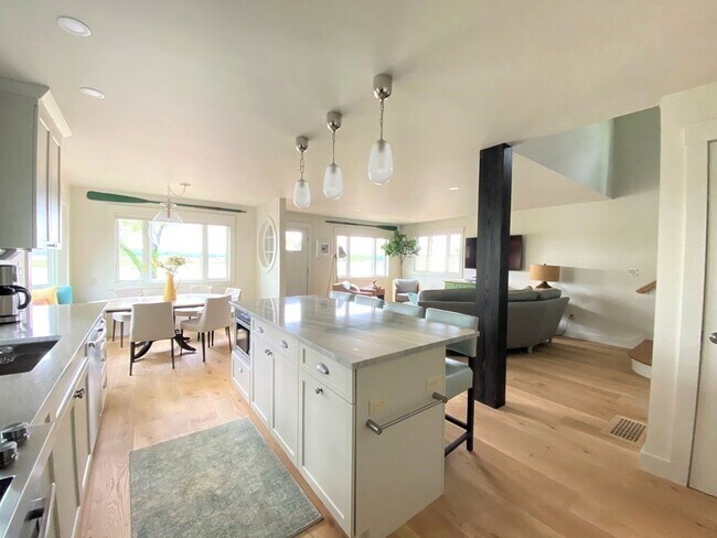 88 Little Neck Rd