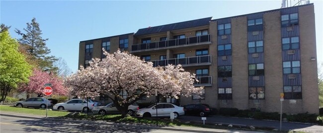 Building Photo - 500 Newfield Ave Unit 1F