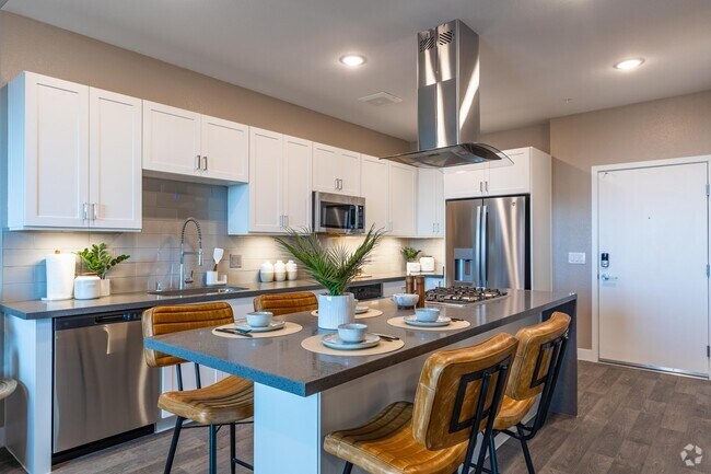 1 BR, 1 BA - 691 SF