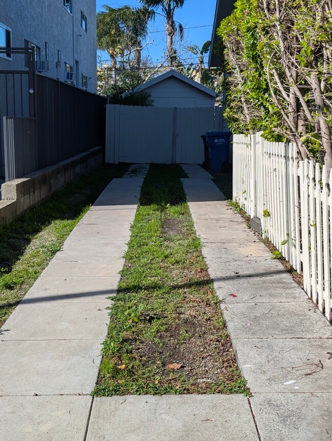 Photo - 849 N West Knoll Dr