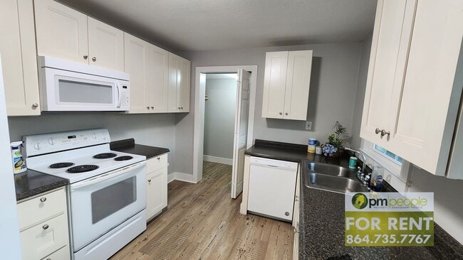 Photo - Remodeled 3/2 ready for new tenants.