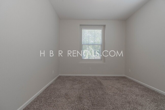 521 S Altura Ct