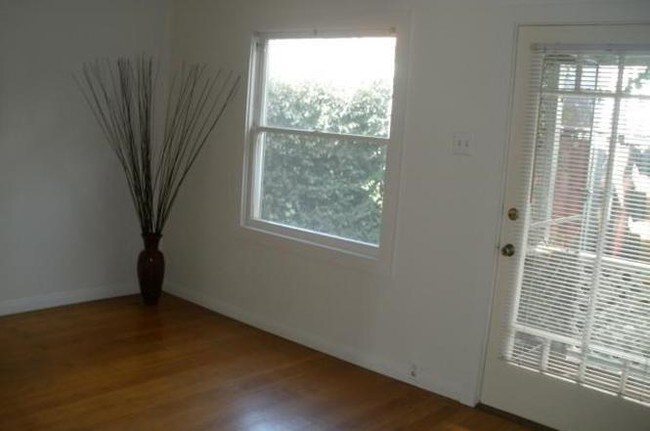 Photo - 3046 E Vista St