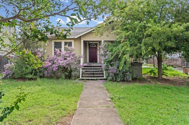 Building Photo - 1307 Concho St