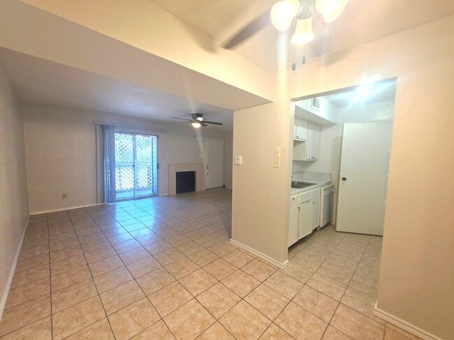 Building Photo - 12511 Ashford Meadow Dr Unit C