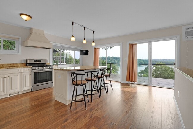 Photo - 33 Cornell Rd